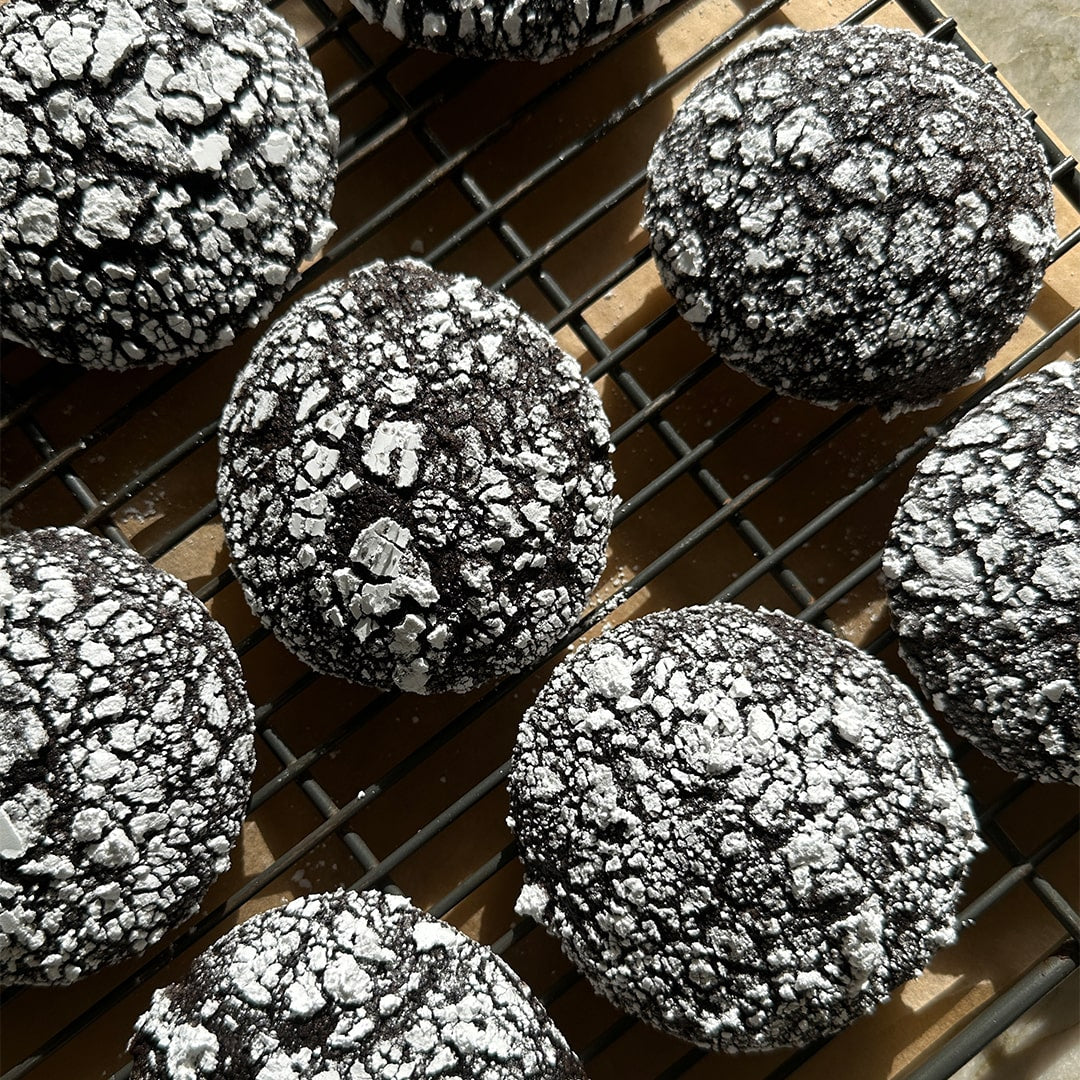 Black Cocoa Crinkle Cookies (Kit)